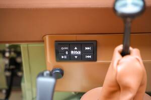 Bild 34/47 von Land Rover 90 (1990)