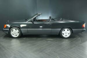 Bild 3/50 von Mercedes-Benz 300 CE-24 3.4 AMG (1993)