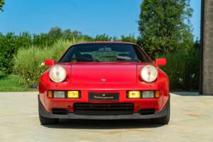 Image 21/50 of Porsche 928 S (1984)