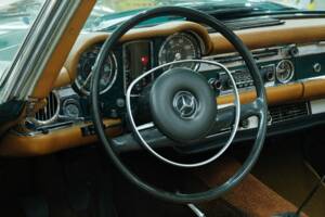 Image 24/50 de Mercedes-Benz 280 SL (1968)