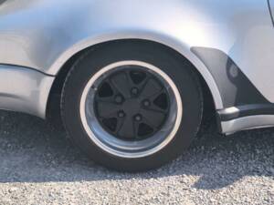 Image 33/40 of Porsche 911 Carrera 3.2 (WTL) (1986)