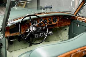 Image 38/50 de Bentley S3 Mulliner Park Ward DHC (1963)