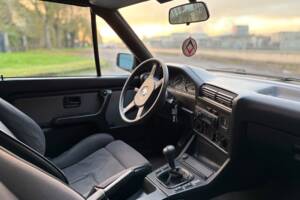 Image 9/27 of BMW 320i (1989)
