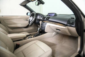Image 16/50 of BMW 125i (2008)