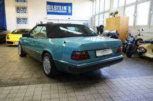 Afbeelding 12/50 van Mercedes-Benz 300 CE-24 (1993)