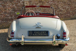 Imagen 6/50 de Mercedes-Benz 190 SL (1962)