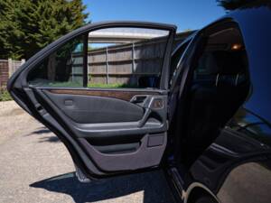 Immagine 40/50 di Mercedes-Benz E 55 AMG (1999)