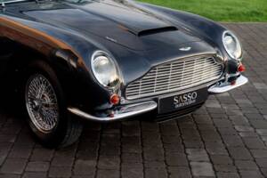 Image 15/79 of Aston Martin DB 6 (1968)