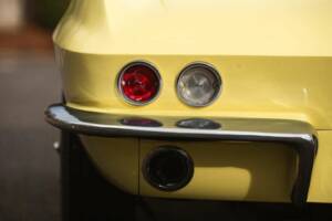 Bild 46/50 von Chevrolet Corvette Sting Ray Convertible (1966)