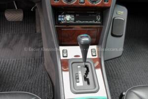 Image 2/33 of Mercedes-Benz E 200 (1994)