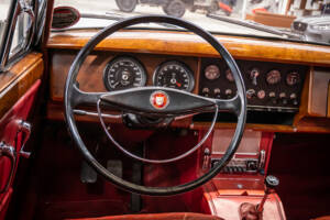 Image 14/29 of Jaguar Mk II 3.8 (1962)