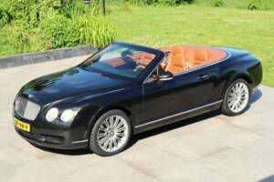 Bild 27/50 von Bentley Continental GTC (2007)