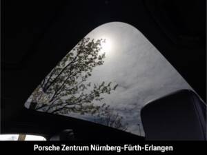 Image 28/36 of Porsche Taycan 4S Sport Turismo (2026)