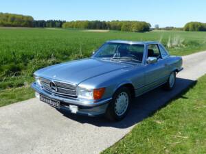 Mercedes-Benz 560 SL Roadster (R 107) diamantblau metallic 1989