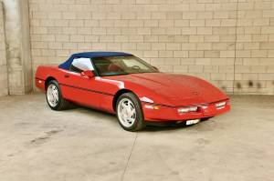 Bild 11/32 von Chevrolet Corvette Convertible (1988)