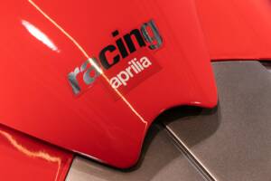 Image 18/32 of Aprilia RSV 1000 R (1999)