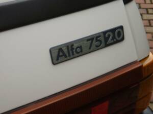 Image 47/50 de Alfa Romeo 75 2.0 (1986)
