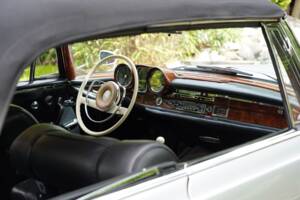 Bild 13/13 von Mercedes-Benz 220 SE b (1962)