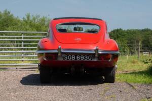 Image 13/50 de Jaguar Type E (2+2) (1969)