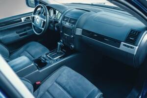 Image 6/15 of Volkswagen Touareg W12 (2007)