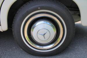 Image 18/50 of Mercedes-Benz 219 (1959)