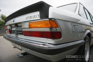 Image 26/59 of BMW 528i (1982)