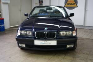 Image 2/36 of BMW 318i (1999)