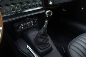 Image 32/50 de Jaguar E-Type (1968)