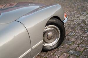 Image 2/44 of Citroën DS 21 (1968)