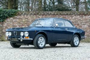 Image 15/50 of Alfa Romeo Giulia GT 1300 Junior (1971)