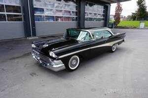 Image 1/77 of Ford Fairlane 500 Club Victoria (1958)