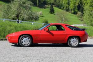Image 2/35 de Porsche 928 S4 (1989)
