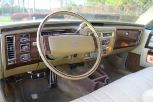 Image 52/56 of Cadillac Coupe DeVille (1977)