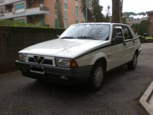 Bild 1/8 von Alfa Romeo 75 1.6 (1991)