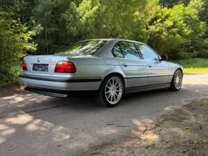 Immagine 6/14 di BMW 750i (1997)