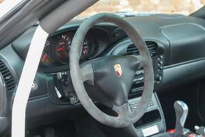 Immagine 43/50 di Porsche 911 GT3 RS (2004)