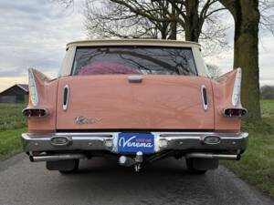 Image 5/12 of Plymouth Sport Suburban (1959)