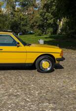 Image 26/139 of Mercedes-Benz 240 D (1978)