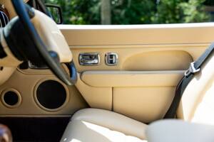 Image 27/46 of Bentley Azure (1997)