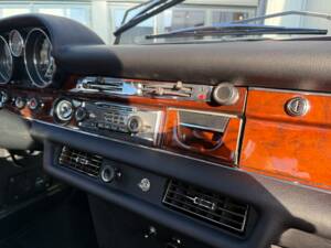 Image 25/32 of Mercedes-Benz 300 SEL 6.3 (1970)