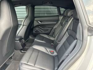Bild 11/12 von Porsche Taycan 4S Sport Turismo (2024)