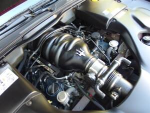Image 77/98 of Maserati GranTurismo 4.2 (2008)