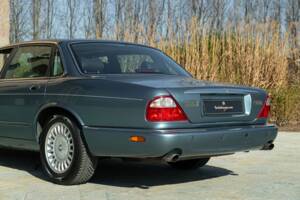 Image 15/50 de Jaguar XJ 8 Executive (1997)
