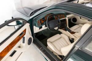 Image 7/37 of Aston Martin V8 Coupé (1999)