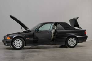 Afbeelding 4/46 van BMW 318i (1995)