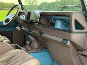 Image 12/33 de Land Rover Defender 90 (1997)
