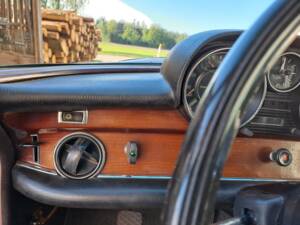 Image 32/73 of Mercedes-Benz 280 SE (1971)