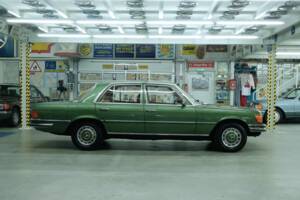 Image 13/50 de Mercedes-Benz 350 SE (1975)
