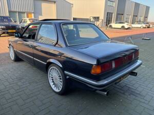 Image 6/28 of BMW 323i (1982)