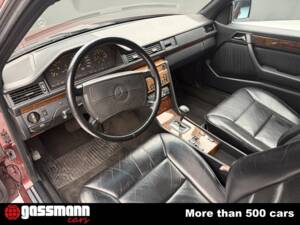 Bild 11/15 von Mercedes-Benz 300 CE-24 (1991)